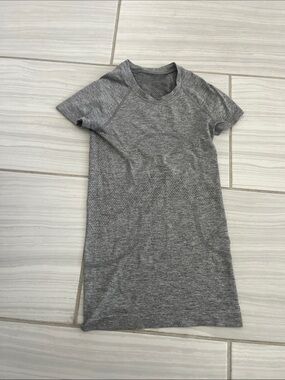 lululemon athletica Gray Seamless Muscle Tee